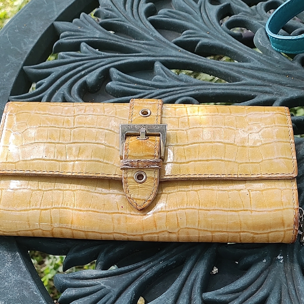 Yellow Crocodile-Embossed Wallet with Metallic Buckle